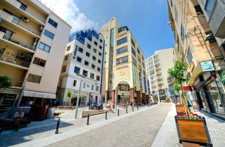 Spacious Apartment Steps To The Promenade Sliema Luaran gambar
