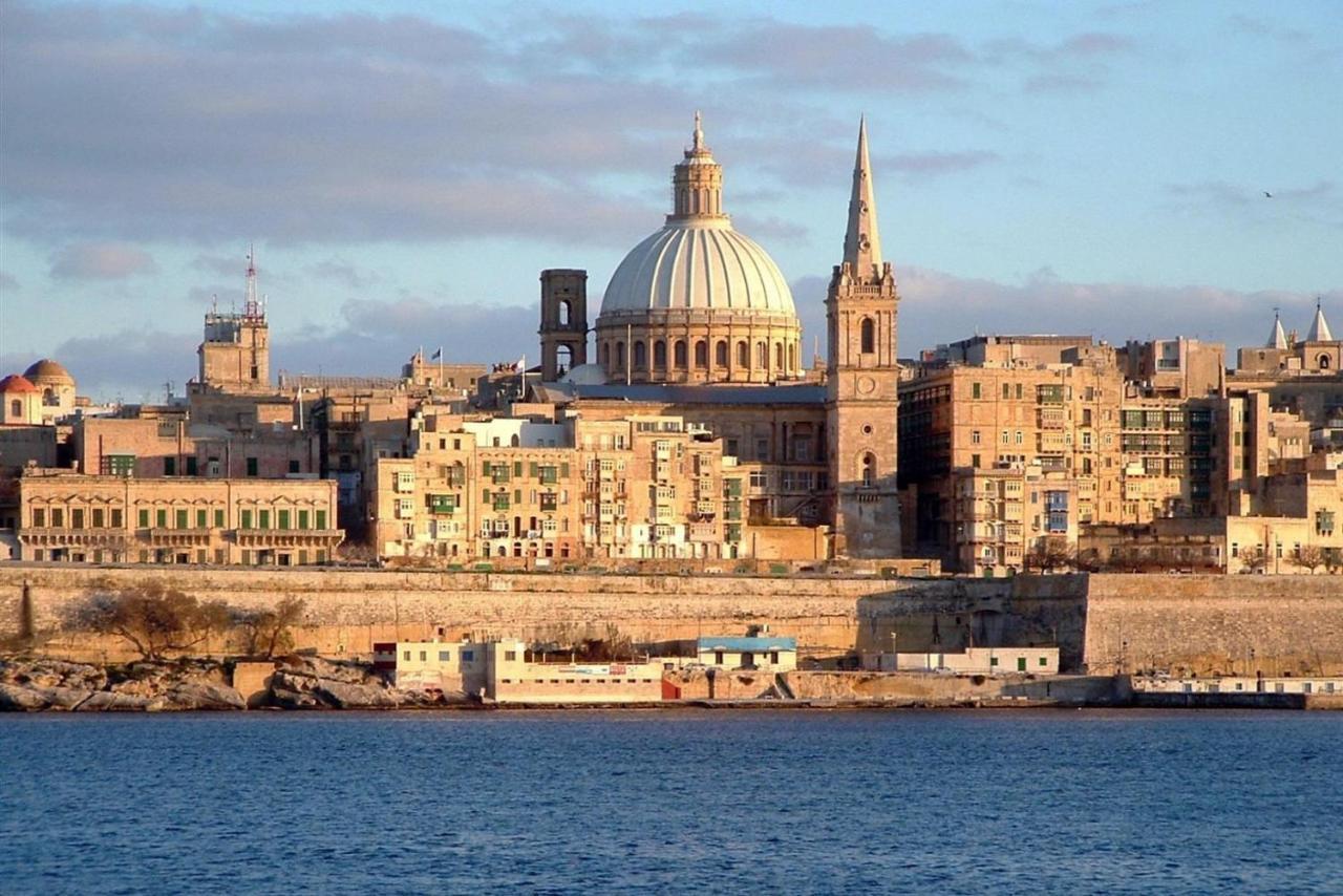 Spacious Apartment Steps To The Promenade Sliema Luaran gambar