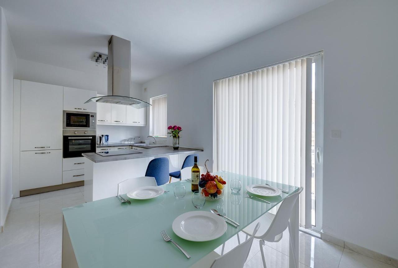 Spacious Apartment Steps To The Promenade Sliema Luaran gambar