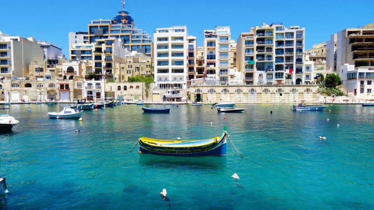 Spacious Apartment Steps To The Promenade Sliema Luaran gambar