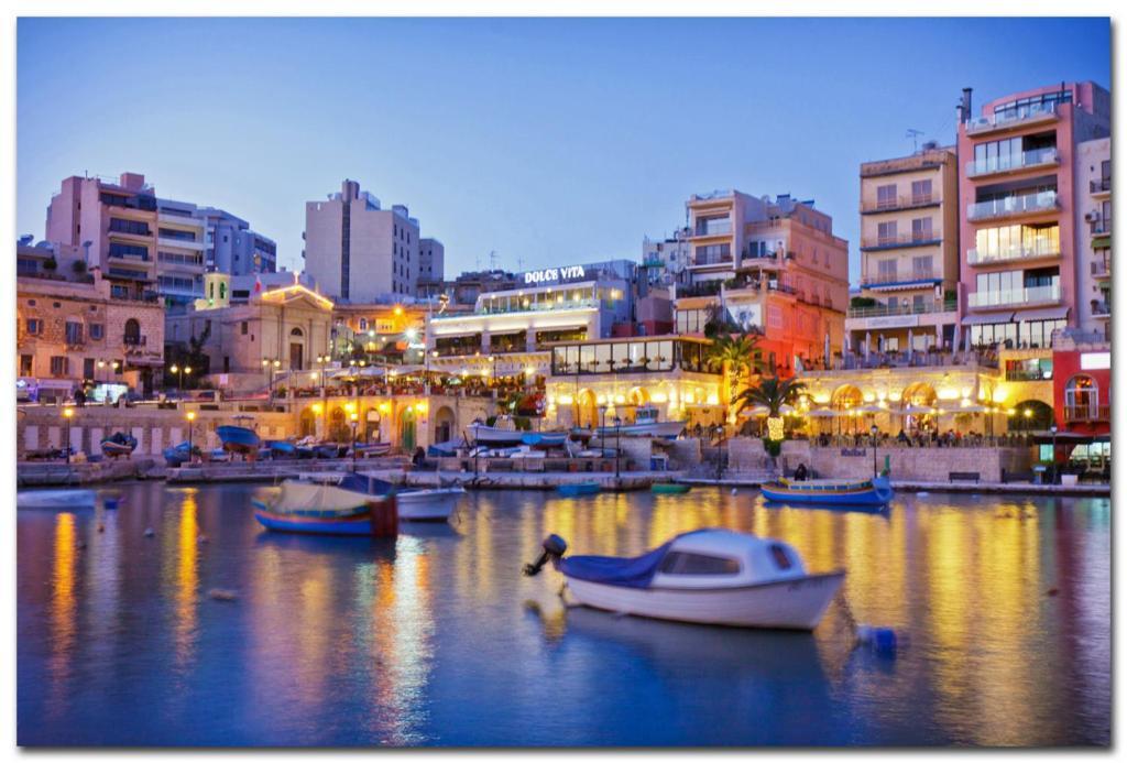 Spacious Apartment Steps To The Promenade Sliema Luaran gambar
