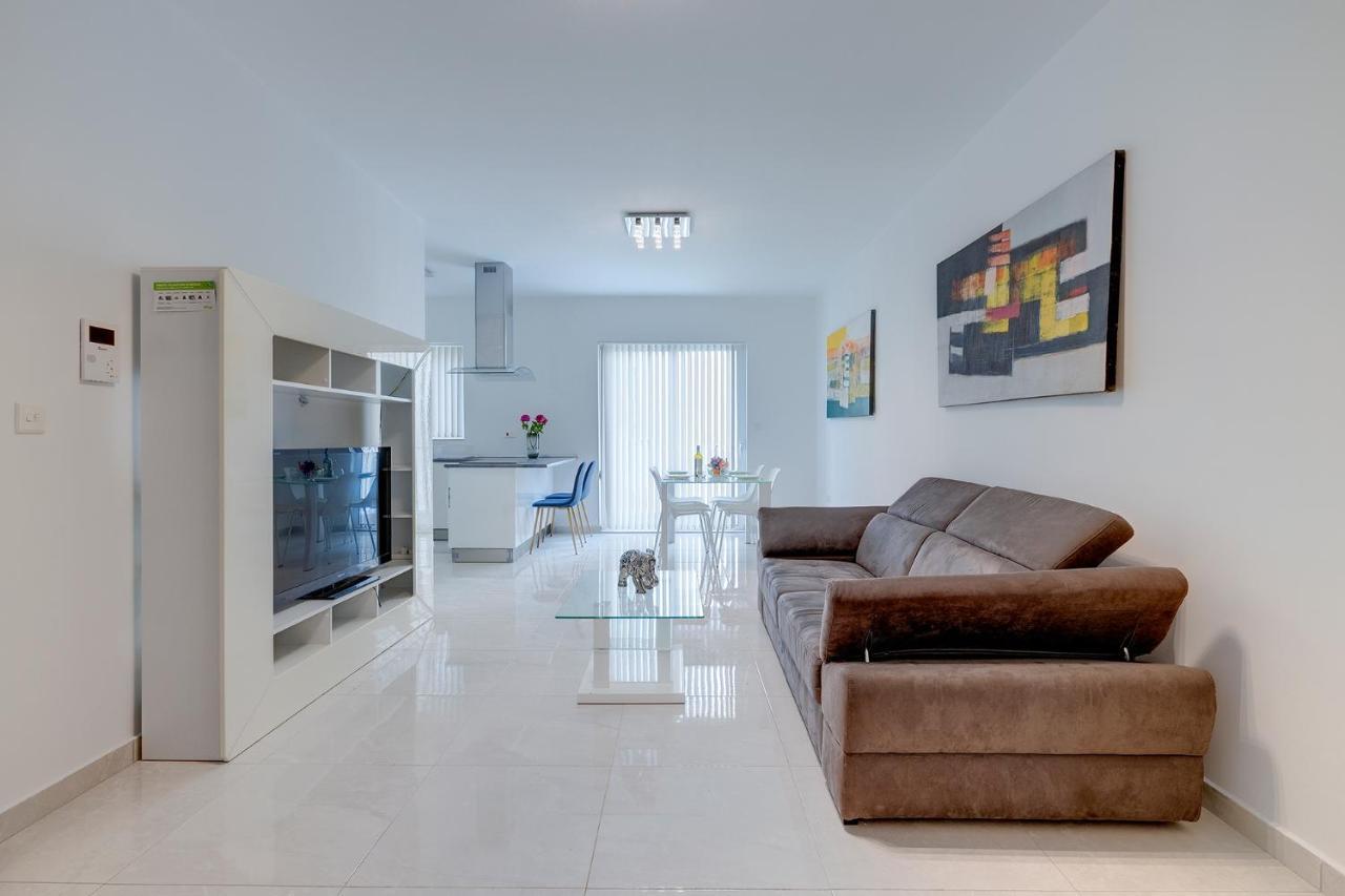 Spacious Apartment Steps To The Promenade Sliema Luaran gambar